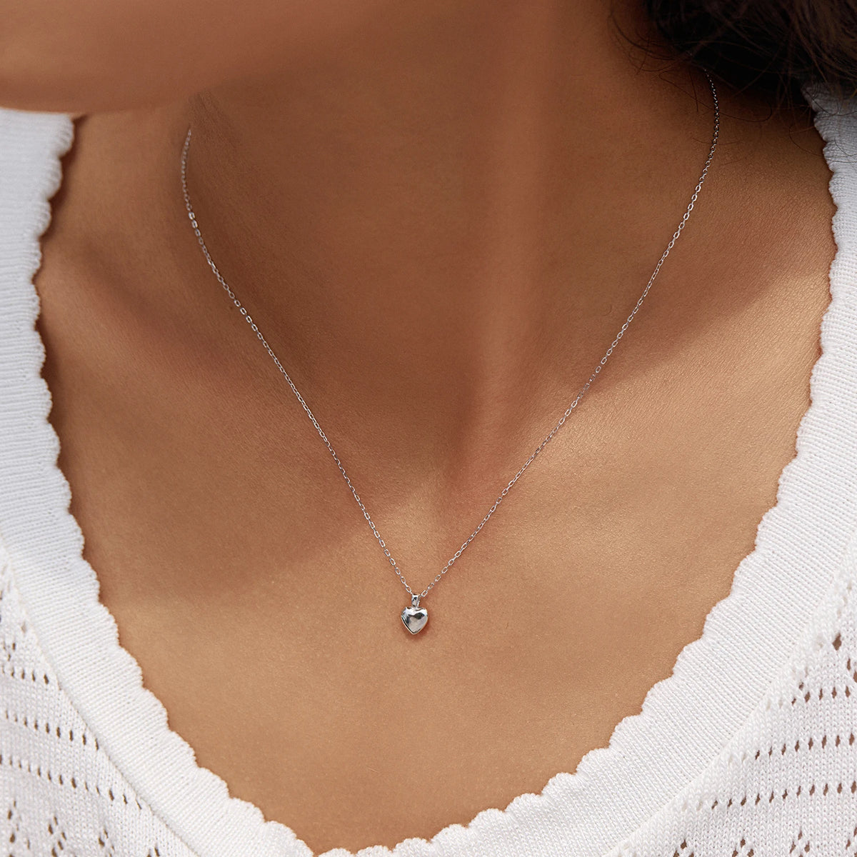 925 Sterling Silver Delicate Glossy Heart Pendant (Necklace)